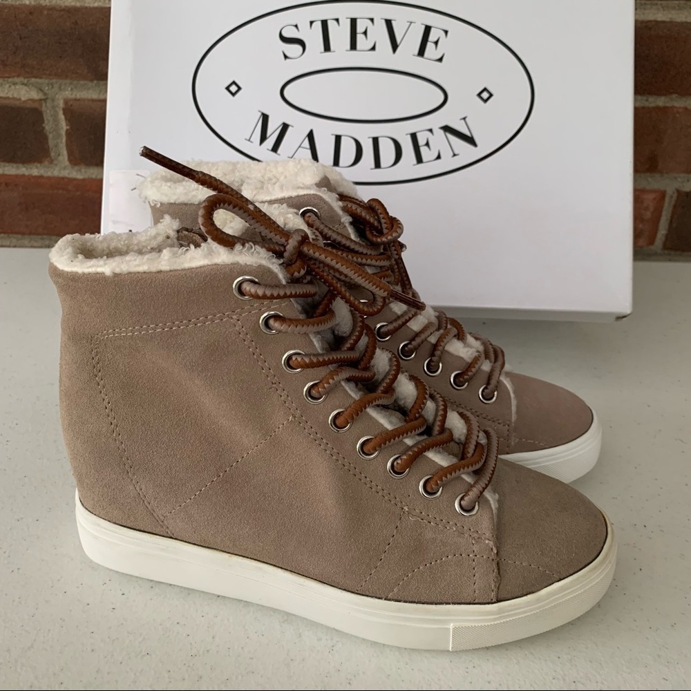 Steve Madden Womens Sunny Taupe Suede Ankle Boots